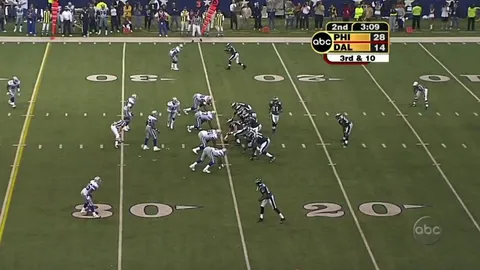 [Highlight] Donovan McNabb Escapes from an Impossible Situation to Deliver a pass (Week 10 2004)