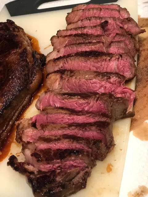 [Homemade] Sirloin marinated in soy sauce and whole garlic gloves. Cooked in cast iron