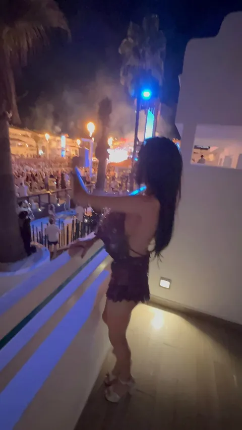 It’s party time. Just scroll through the gallery. It only gets hotter and hotter! 🔥🔥🔥