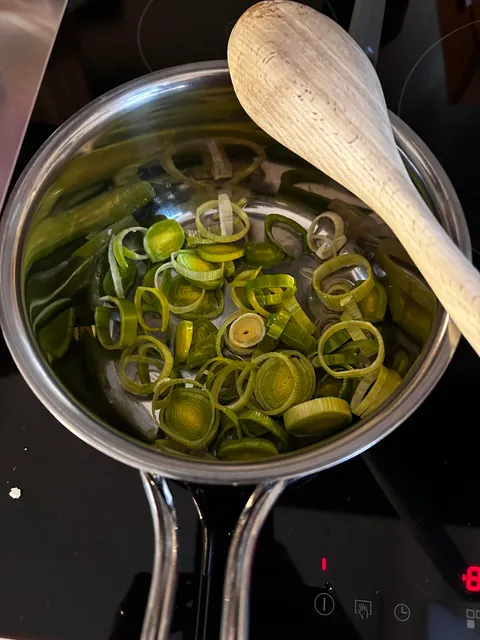 [homemade] Cauliflower steak with leek sauce