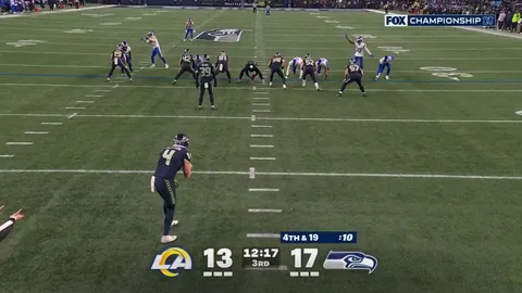 [Highlight] Xavier Smith muffs the punt in the NFC Championship