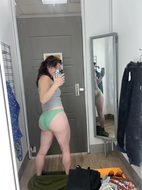 Trying to find some good hiking pants. 👖