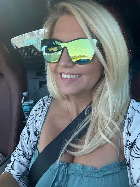 Just a cute little selfie and my ass hehe (48yo)
