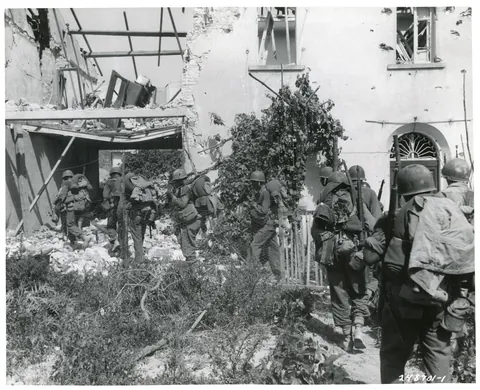 World War II, 1940s: The Pictures They Don't Often Show...