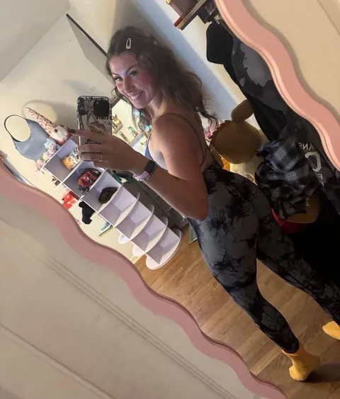 I’m just a mom from Iowa..🌽🤷🏻‍♀️➡️ Do you like? f27