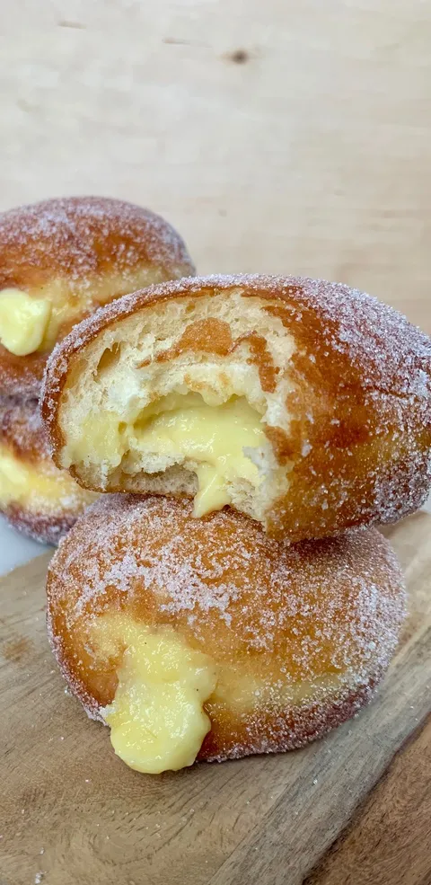 [Homemade] Italian Donuts or Bomboloni filled with vanilla bean pastry cream