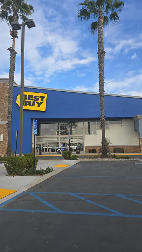 I now dread going into Best Buy and Lowe's due to the roaming 3rd Party Salespeople