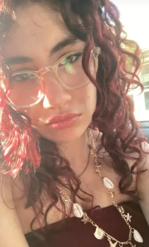 I really want some attention right now~ who wants to goon to and worship my butt~?