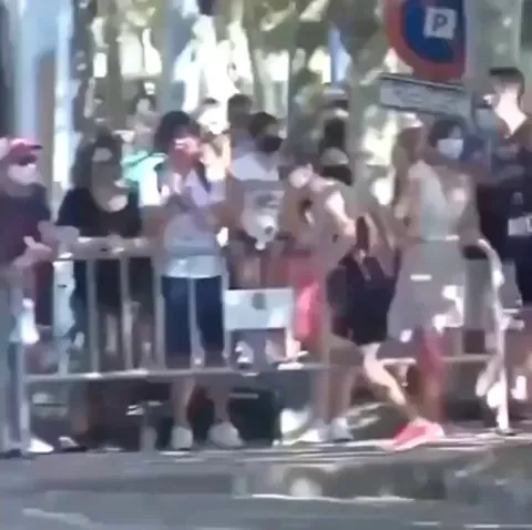 1st place marathon runner takes wrong turn, but his competitor shows him respect