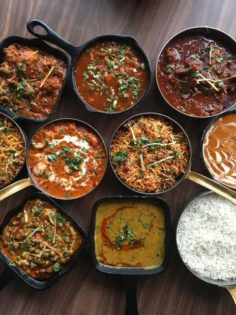 Indian food - Biryani, Mutton rogan josh, Chicken curry, tadka dal, mutter mushroom, paneer tikka curry [OC][1250X4250]