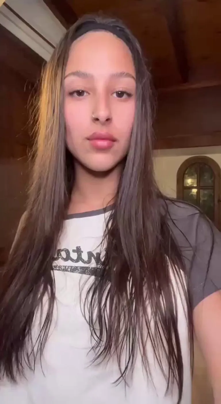 I love to show off naked