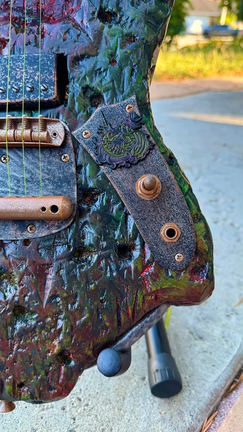 Turned my old guitar into a Zombie guitar.