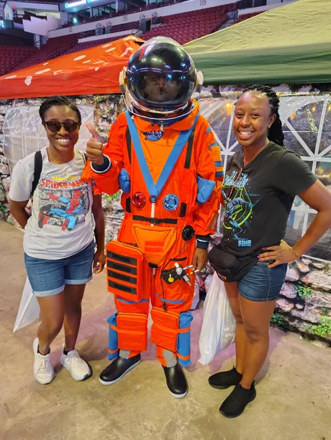My Orion Survival Suit cosplay won an award at the cosplay contest!