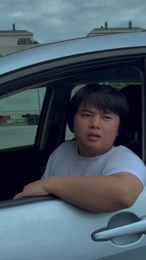 selling cheesecake to Leonardo DiCaprio
