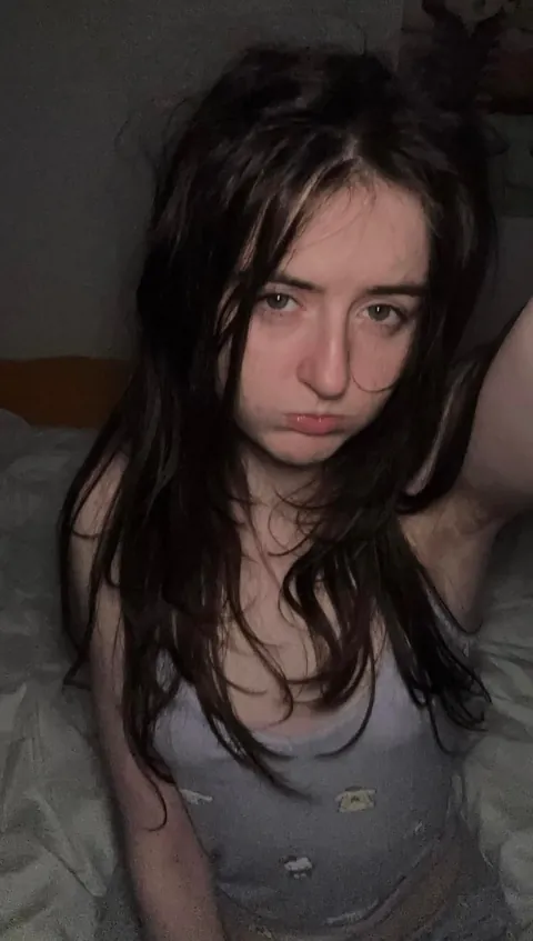 (F) Swipe for my face still a bit nervous. Will have to post more of it