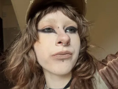 Asymetrycal eyeliner look