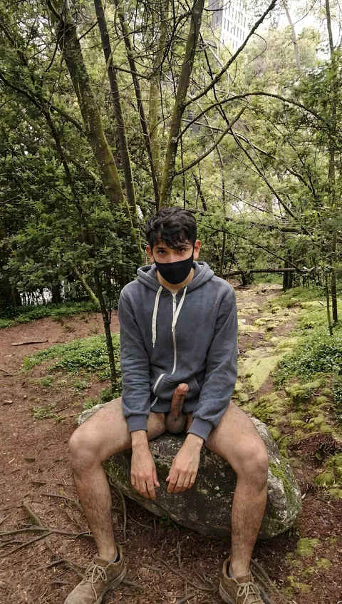 A souvenir self-portrait in a public park in my city, it's pretty, isn't it?