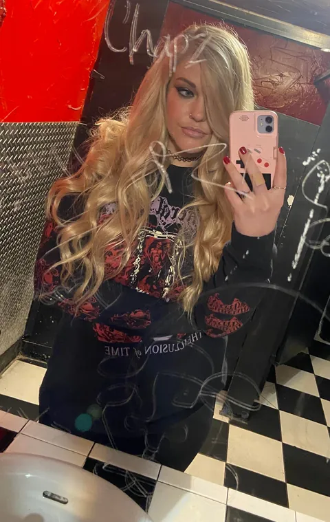 i’m bored. i’m lonely. too desensitized. need stimulation.