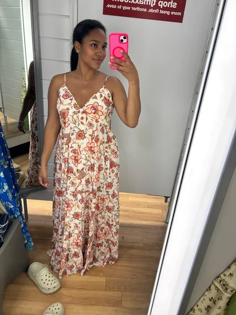 Which dress that looks good on me?