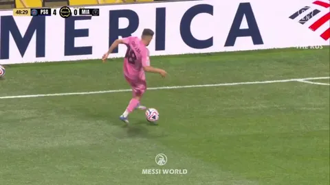 Great pass by Lionel Messi vs PSG 49'