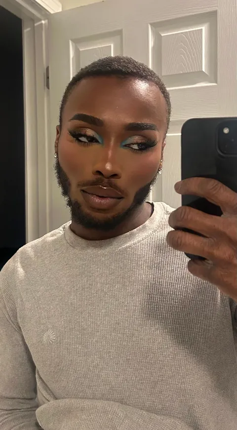 pop of colour🩵💜