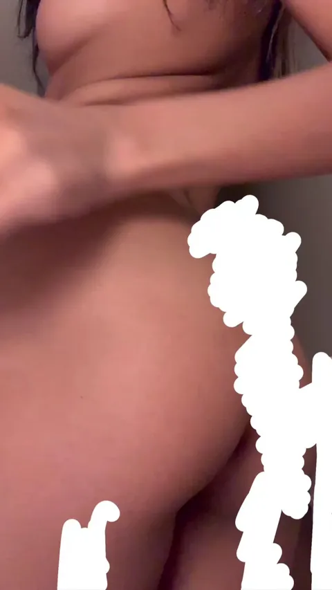 phat ass staying plugged for a night out with my cute heart plug 💕