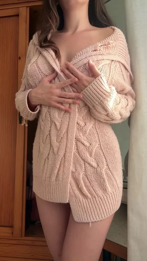 I’m that cute girl next door who just loves being naked all the time