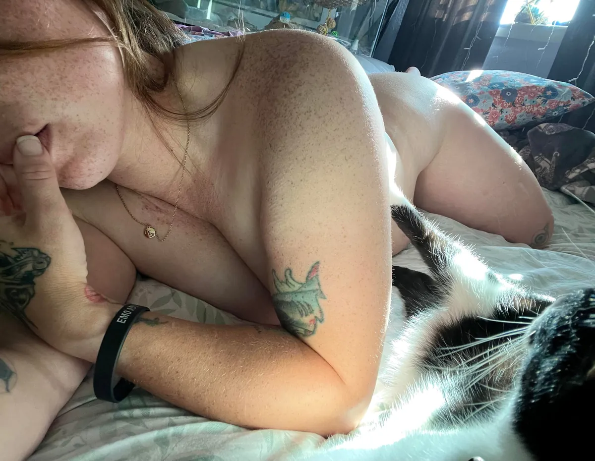 A warm breakfast for my fav dykes 💋