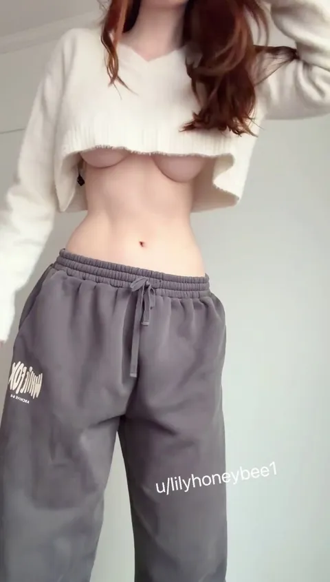 Cozy redhead reveals her perkies