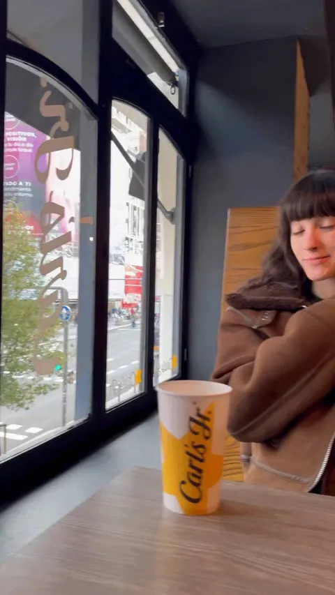 Cute outfit but better off