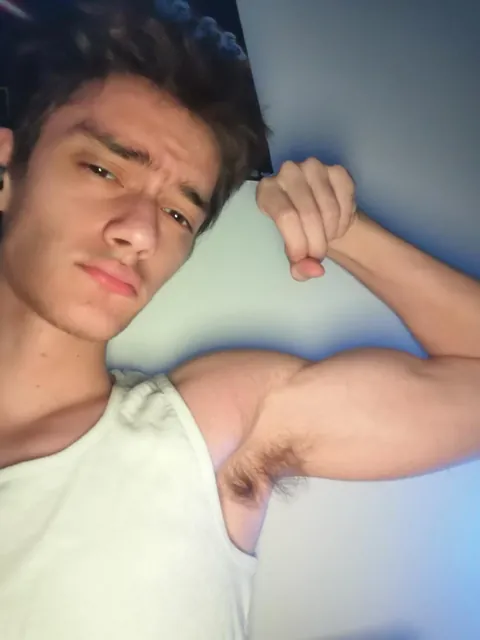 Are you riding a horny college student raw? Ihave a bad pull out game ;)