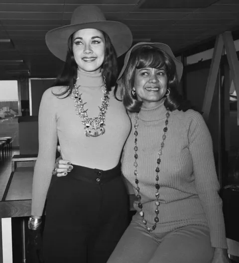 Lynda Carter and her mom, Juanita Córdova, in 1972