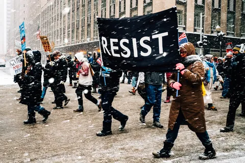 [OC] Chicagoans out in extreme cold and snow to support Minneapolis