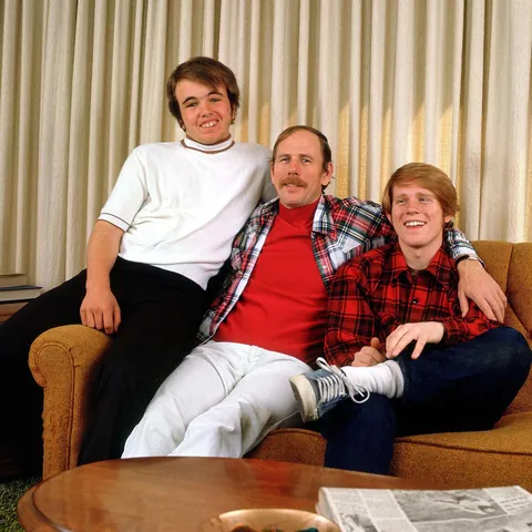 Ron Howard with brother Clint and their father Rance, 1970