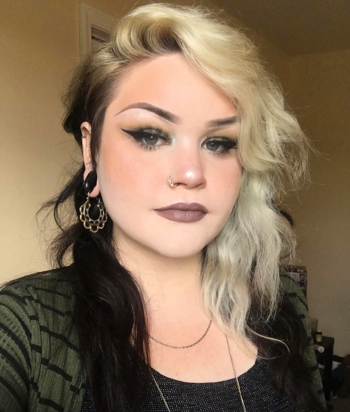 Really wanted an army green eyeshadow for this look so I mixed one up myself!