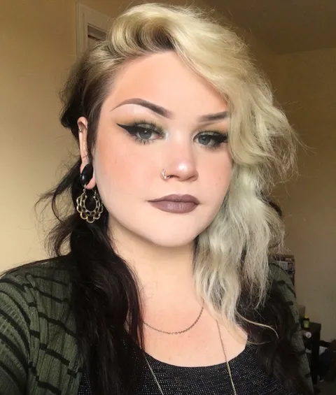 Really wanted an army green eyeshadow for this look so I mixed one up myself!