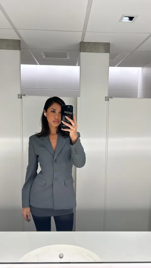 Just lost my job.. Here are some of my favourite work fits as a reminder that some places rlly don’t deserve you ♥️