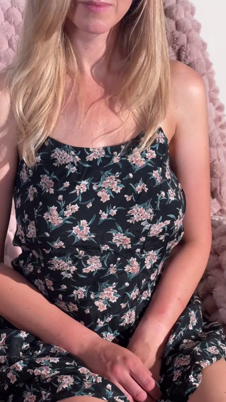 I'm on a mission to make you hard with my hairy pussy