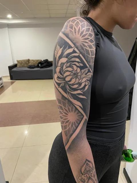 Geometric freehand by @xanderskull616 Bulgaria