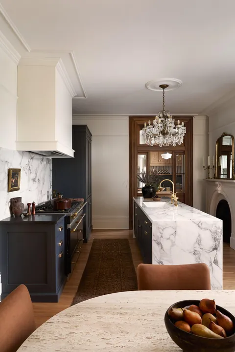 Résidence Saint-Laurent by Blanc Marine Interieurs, Quebec, Canada [2000x3000]