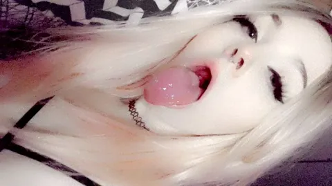 anyone need a sloppy blowjob? 🥰🥰