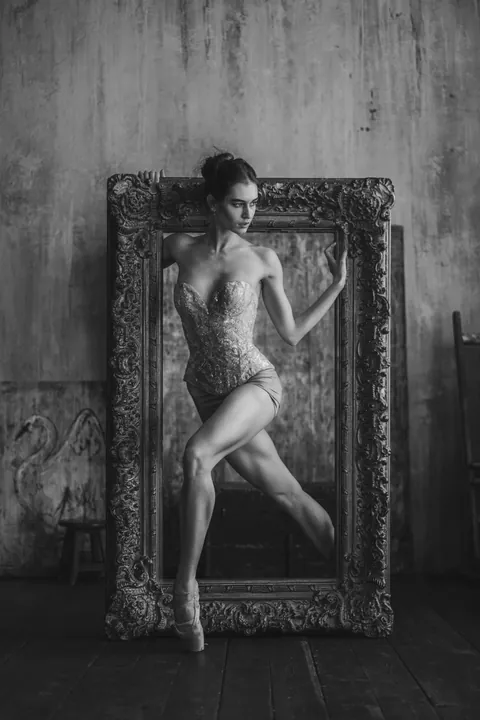 ITAP of a woman posing in a frame [Portrait]