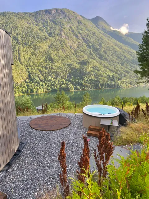 8 summer days in the Norwegian fjords 🌸🌿⛰️