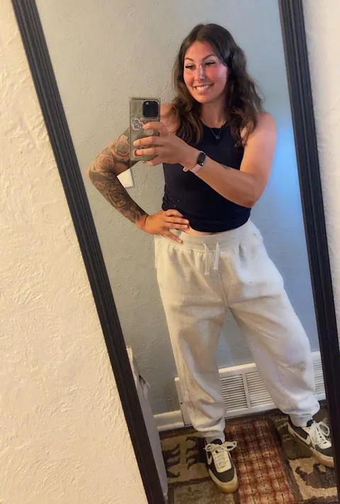 Born in 1999, 1 kid... Am I still hot? 🫣➡️ F26