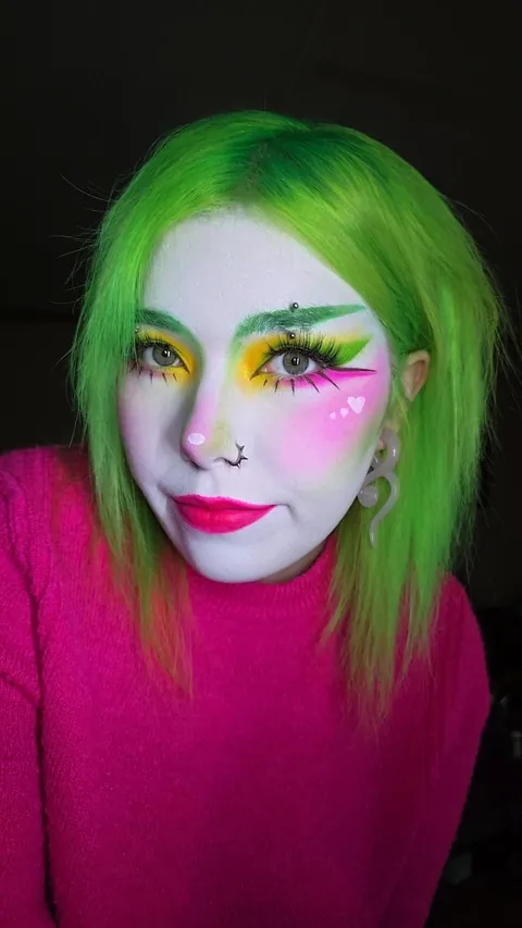 Got bored, did a fun looky look