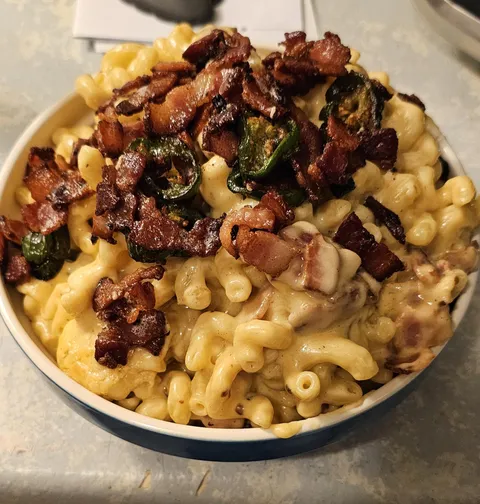 [homemade] bacon and jalapeno mac n cheese