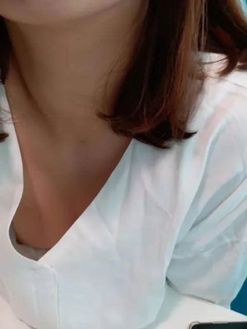 She asks why are the waiters always around us, I shown her why ...😏