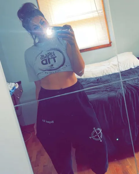 Am I hot for a mom? 🙈🤷🏻‍♀️ f25