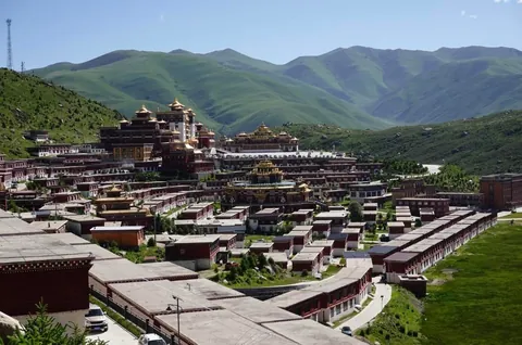 Visited a Tibetan monastery located in a secluded Sichuan valley
