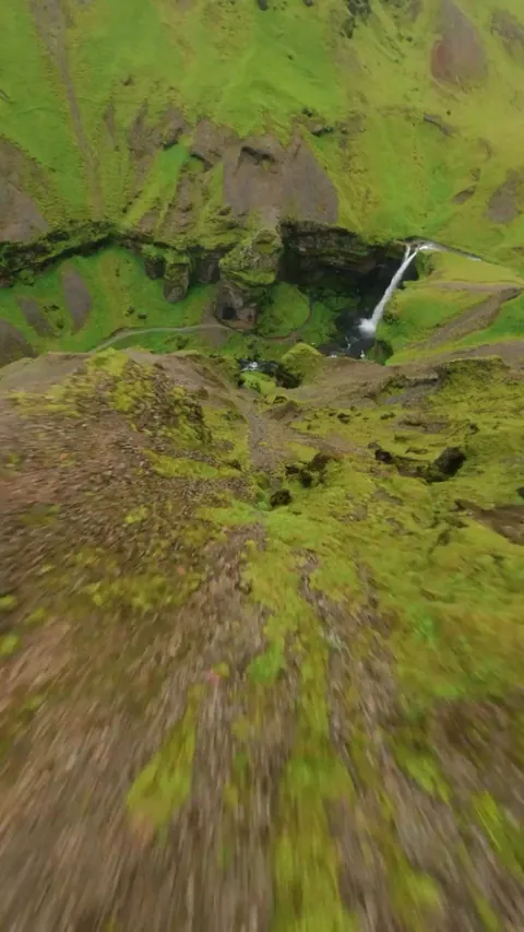 🔥 Exploring the beautiful landscapes of Iceland